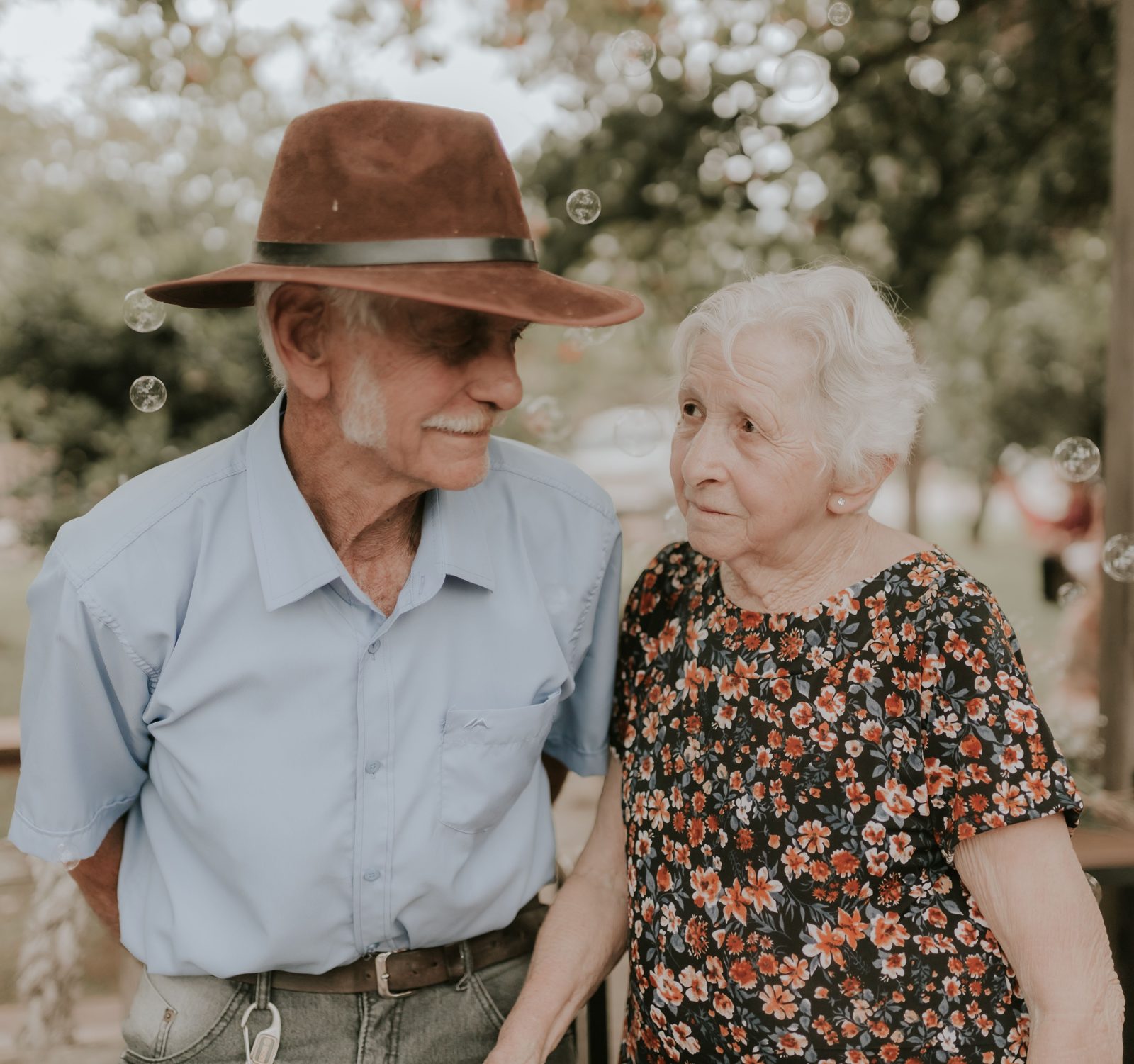 Holidays and Aging Parents: Spotting Changes When You Visit